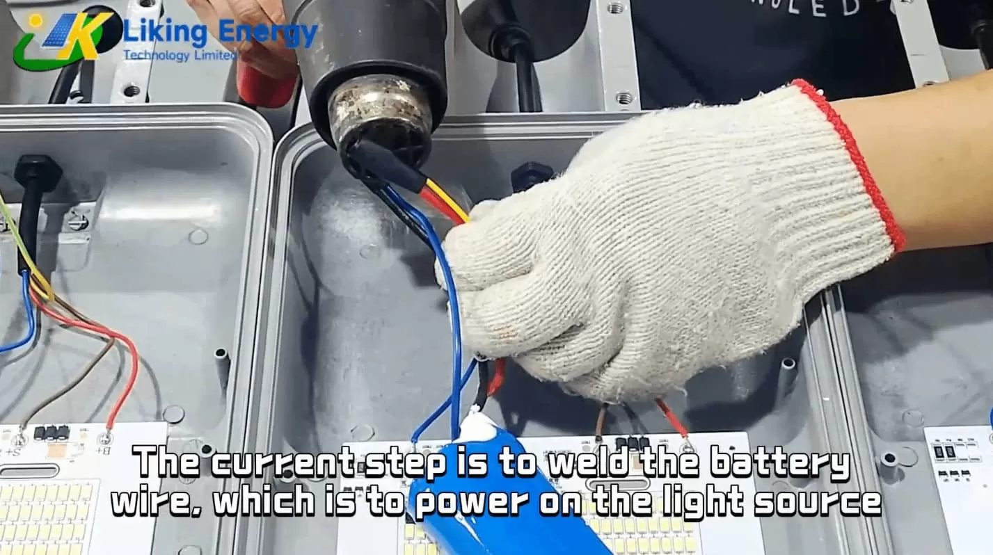 Pasang menyukai siri MP120w Windproof diselaraskan cahaya suria separuh berpecah